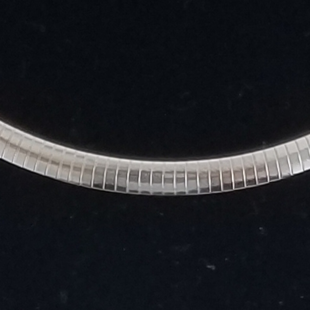 Flat Omega Necklace Silver | Sleek Choker Chain 8mm | Modern Minimal Jewelry - Picture 3 of 3
